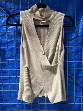 Sleeveless Ribbed cutout Knit Top